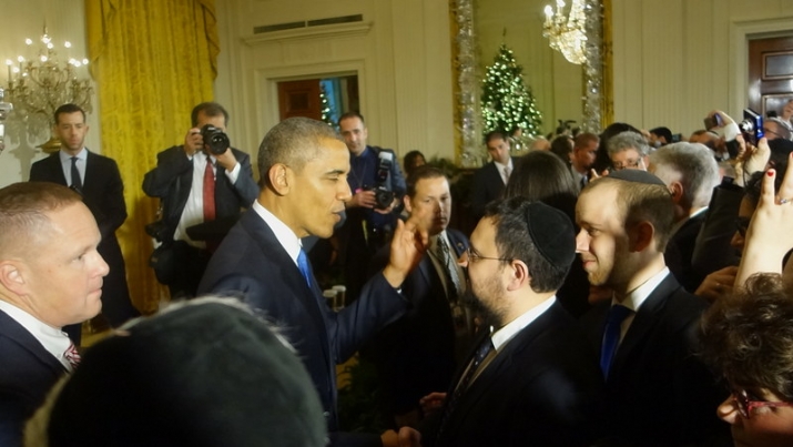 President Barack Obama talking to Lipa Schmeltzer, , White House, ezra friedlander